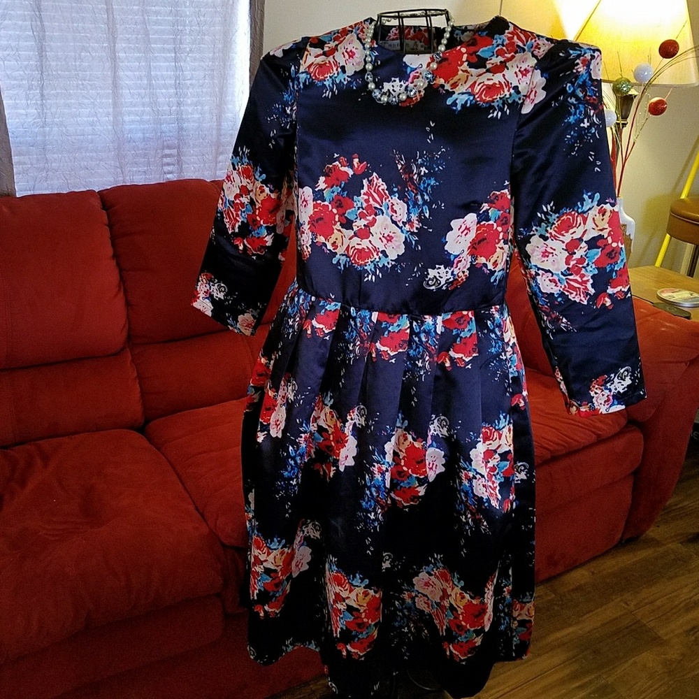 Dress - Picture 2 of 2